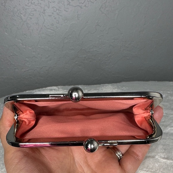🧡Coach Orange Embossed Kisslock Coin Purse.🧡 - Picture 7 of 7